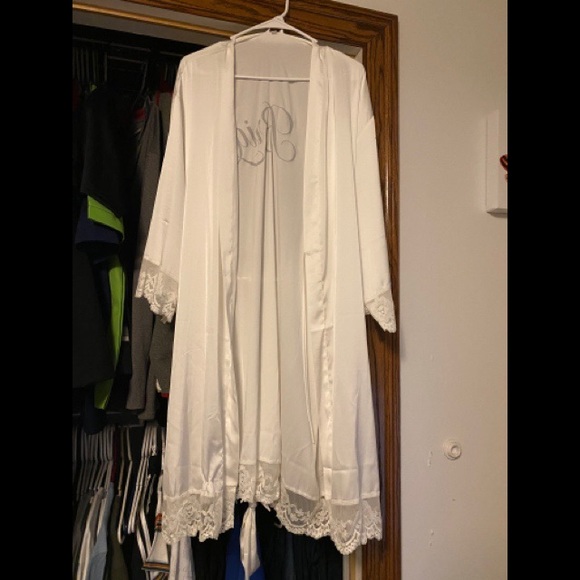 Wedding Robe - Picture 2 of 2
